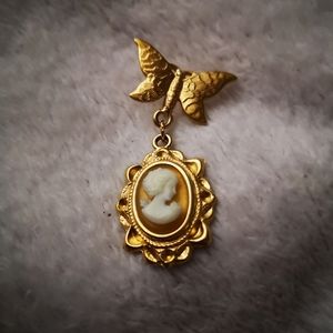 Cameo pendant